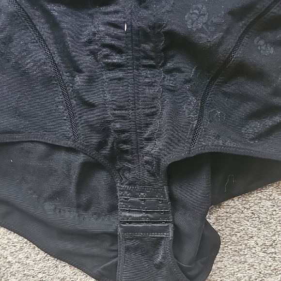 Shapewear  Black Bodysuit, New Never Worn, Hooks And Zipper - Picture 6 of 6